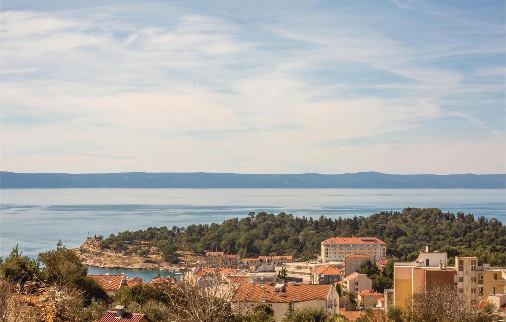 2 Bedroom Beautiful Apartment In Makarska Extérieur photo